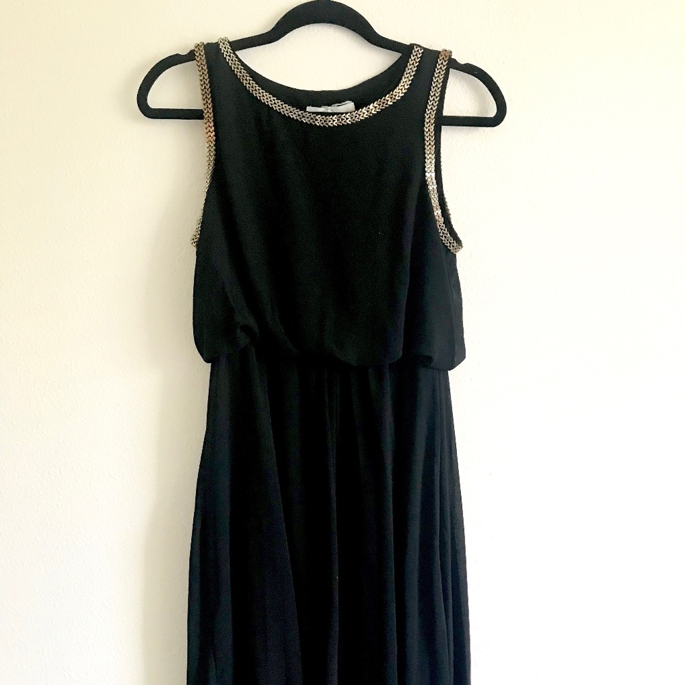Black flowy dress with gold details (M)